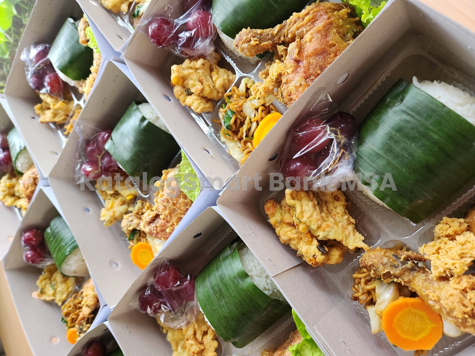 Nasi box ayam kremes